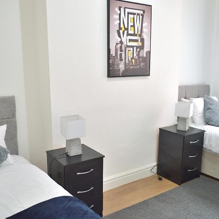 Beautiful Two-Bed Apartment With Driveway Parking Nottingham Exterior photo