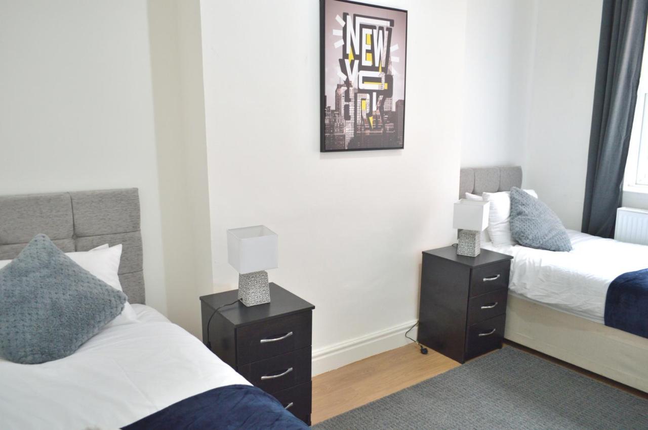 Beautiful Two-Bed Apartment With Driveway Parking Nottingham Exterior photo