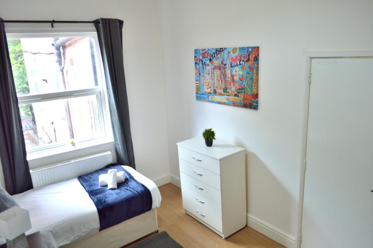 Beautiful Two-Bed Apartment With Driveway Parking Nottingham Exterior photo