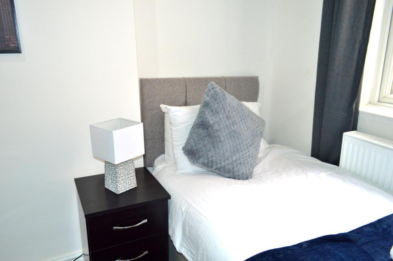 Beautiful Two-Bed Apartment With Driveway Parking Nottingham Exterior photo