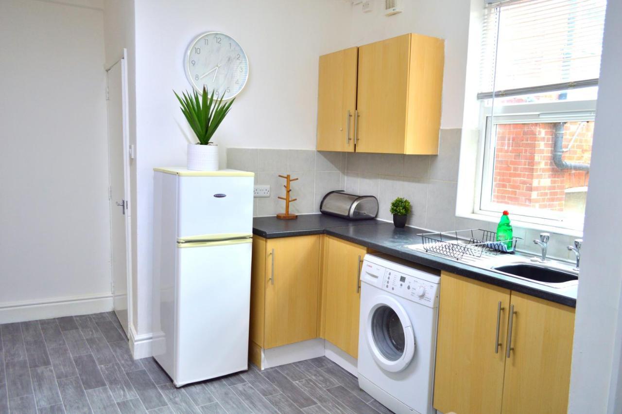 Beautiful Two-Bed Apartment With Driveway Parking Nottingham Exterior photo