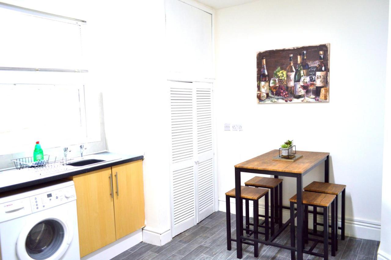 Beautiful Two-Bed Apartment With Driveway Parking Nottingham Exterior photo