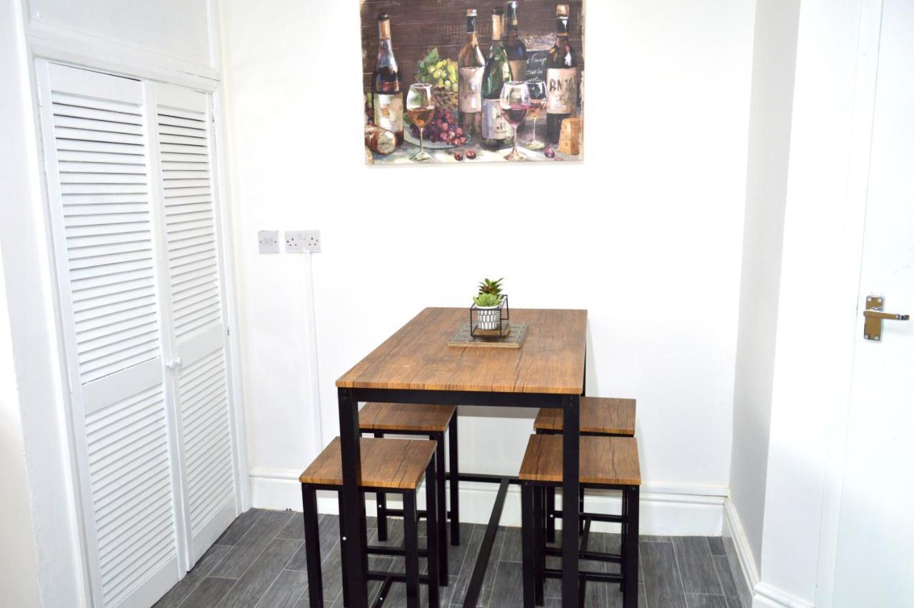 Beautiful Two-Bed Apartment With Driveway Parking Nottingham Exterior photo