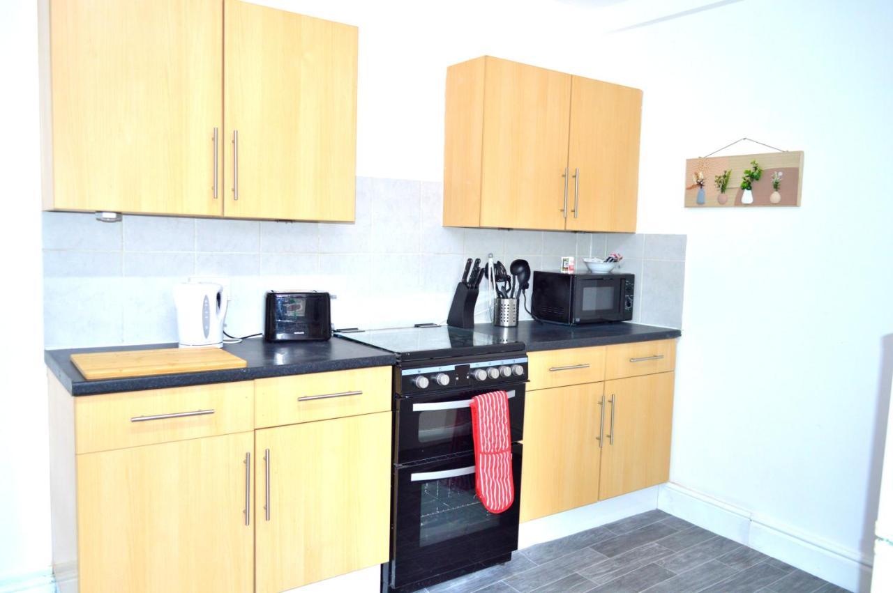 Beautiful Two-Bed Apartment With Driveway Parking Nottingham Exterior photo