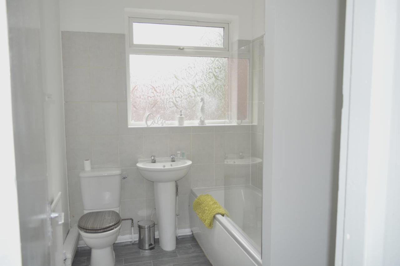Beautiful Two-Bed Apartment With Driveway Parking Nottingham Exterior photo